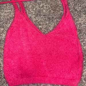 Fuzzy pink crop tank top 💋💅🏻